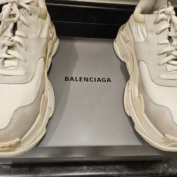 Authentic Balenciaga Triple S - Picture 7 of 7
